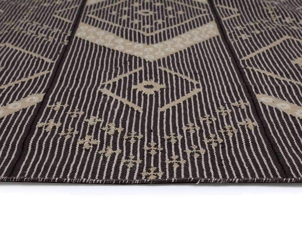 Asana Hand-woven Rug - Black