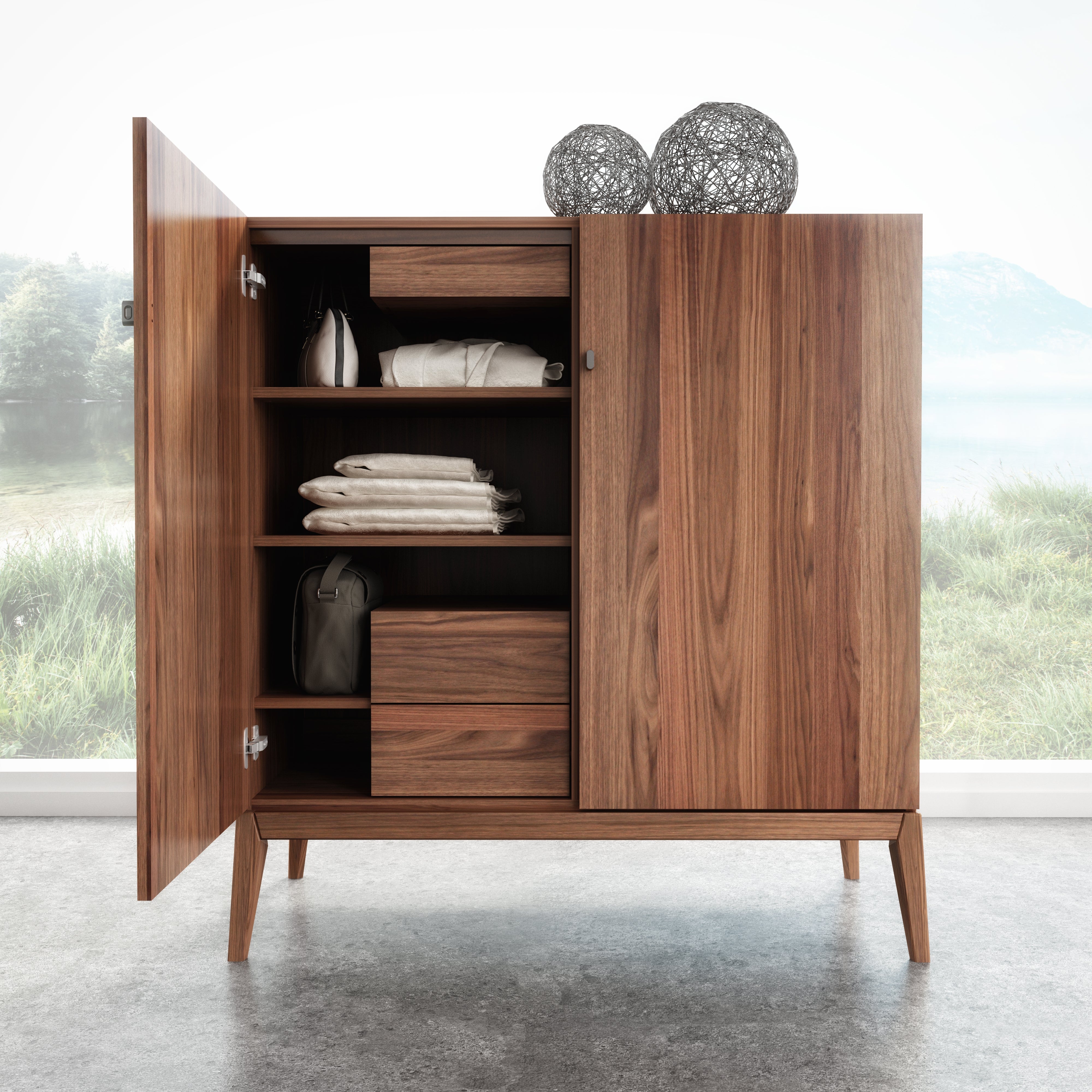 Moment Guest Chest